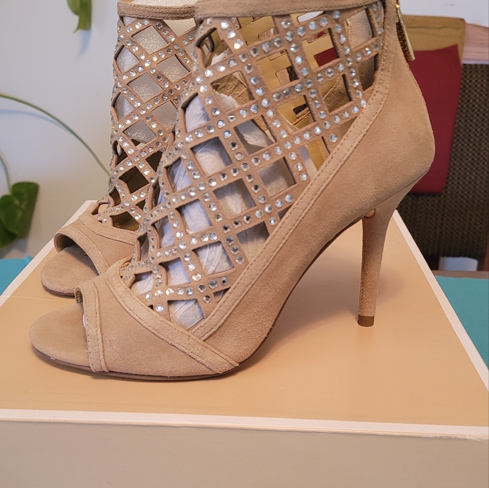Michael Michael Kors Cutout heels. - Picture 3 of 6
